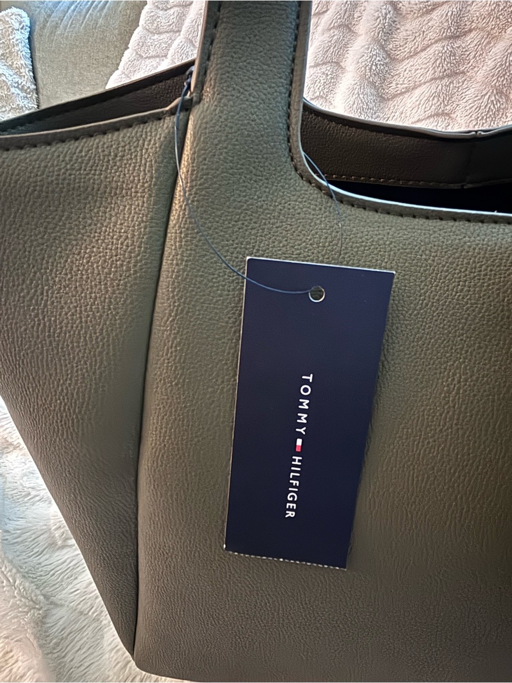 Tommy Hilfiger Utility Olive Green Handbag - Picture 4 of 8